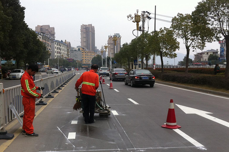 道路交通标线的作用1.jpg
