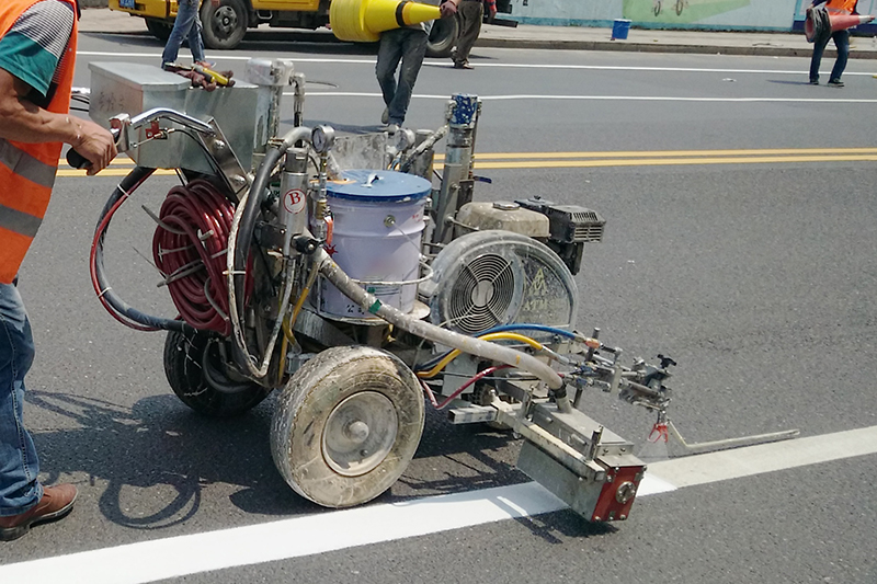 道路交通标线施工2.jpg