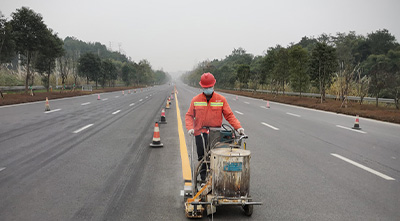 城市道路进行道路交通标线施工有哪些注意事项?