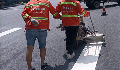 道路划线施工为什么会产生划痕?